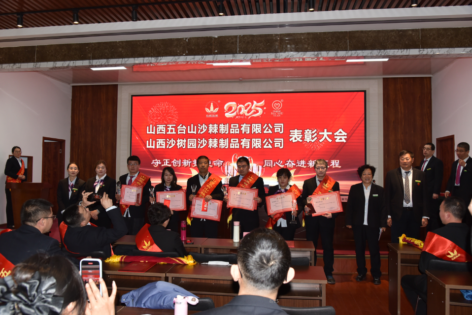 1737430944654595.png 荣誉.png